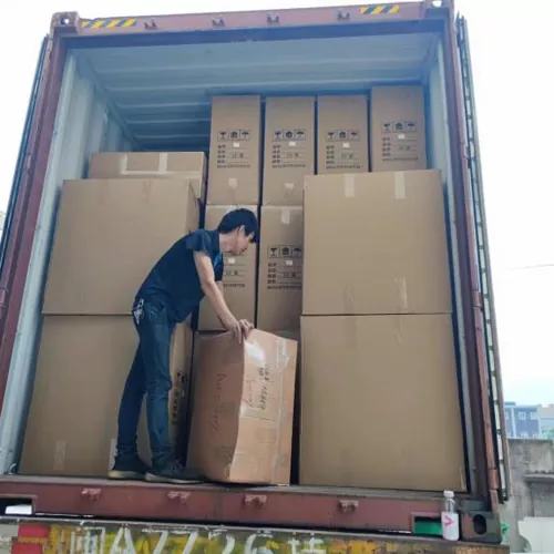 In che modo il rigoroso controllo di qualità garantisce la conformità ECE 22.06 e DOT per i caschi da moto?